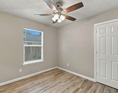 106 Hague St - Photo Thumbnail 10