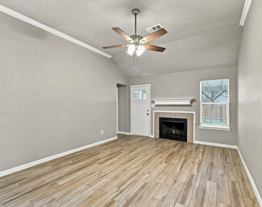 106 Hague St - Photo Thumbnail 1