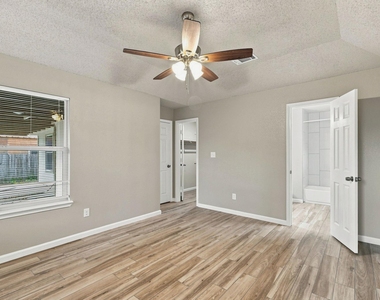 106 Hague St - Photo Thumbnail 5