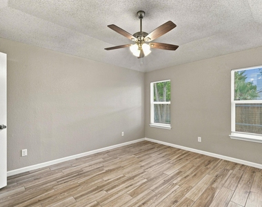 106 Hague St - Photo Thumbnail 4