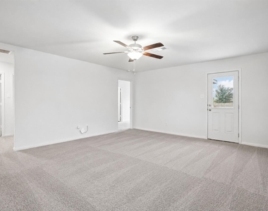 1040 Riverdale Cv - Photo Thumbnail 11