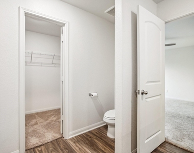 1040 Riverdale Cv - Photo Thumbnail 20