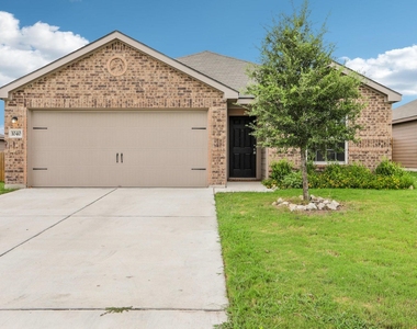 1040 Riverdale Cv - Photo Thumbnail 4