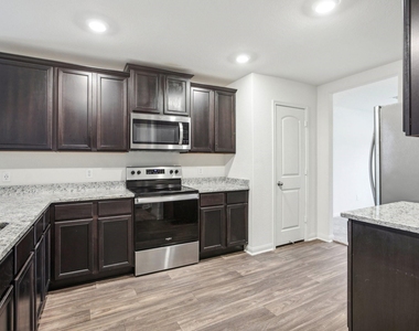 1040 Riverdale Cv - Photo Thumbnail 6