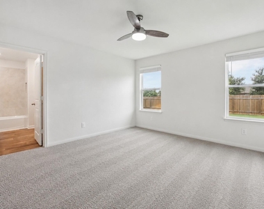 1040 Riverdale Cv - Photo Thumbnail 16