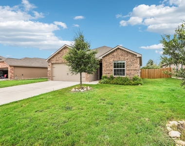 1040 Riverdale Cv - Photo Thumbnail 3