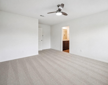 1040 Riverdale Cv - Photo Thumbnail 18