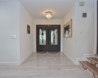 5101 Rain Creek Pkwy - Photo Thumbnail 3