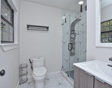 5101 Rain Creek Pkwy - Photo Thumbnail 19