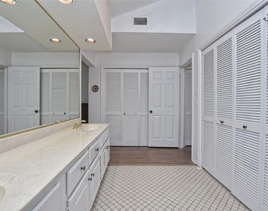 5101 Rain Creek Pkwy - Photo Thumbnail 15