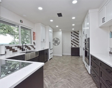 5101 Rain Creek Pkwy - Photo Thumbnail 6