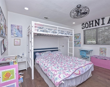 5101 Rain Creek Pkwy - Photo Thumbnail 18
