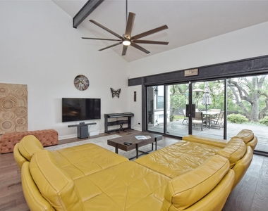 5101 Rain Creek Pkwy - Photo Thumbnail 5