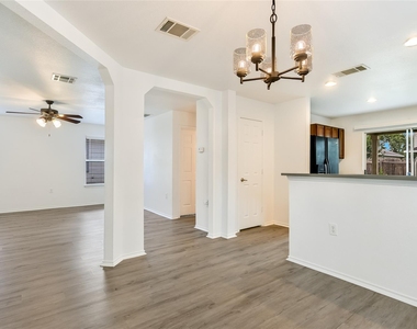 1628 Poppy Seed Ln - Photo Thumbnail 2