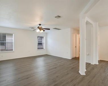 1628 Poppy Seed Ln - Photo Thumbnail 3