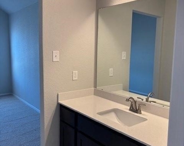 404 Black Opal Dr - Photo Thumbnail 25
