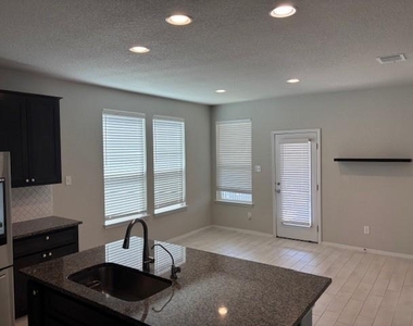 404 Black Opal Dr - Photo Thumbnail 11
