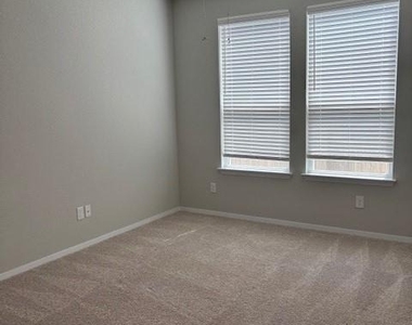 404 Black Opal Dr - Photo Thumbnail 6