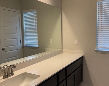404 Black Opal Dr - Photo Thumbnail 20