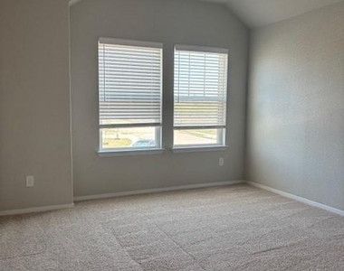 404 Black Opal Dr - Photo Thumbnail 16