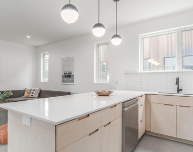 915 Tillery St - Photo Thumbnail 13
