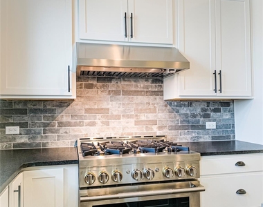 225 John Webster St - Photo Thumbnail 9