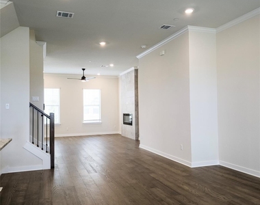 225 John Webster St - Photo Thumbnail 10