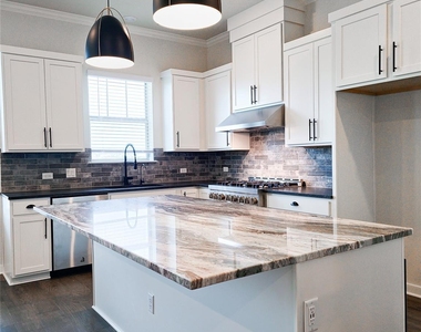 225 John Webster St - Photo Thumbnail 6