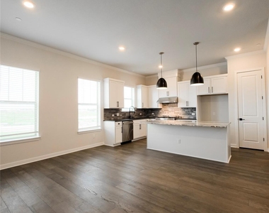 225 John Webster St - Photo Thumbnail 4