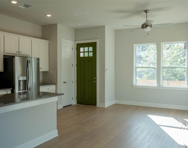 2705 Wilson St - Photo Thumbnail 6