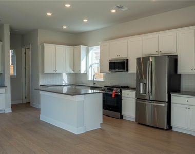 2705 Wilson St - Photo Thumbnail 4