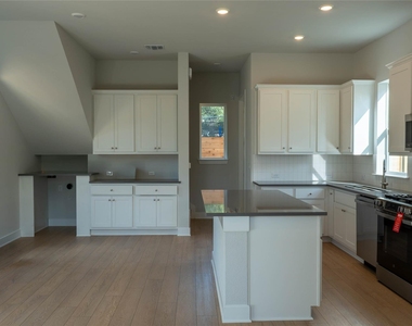 2705 Wilson St - Photo Thumbnail 3