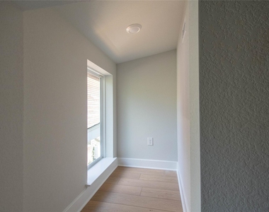 2705 Wilson St - Photo Thumbnail 21
