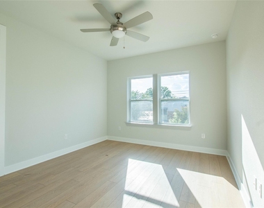 2705 Wilson St - Photo Thumbnail 22