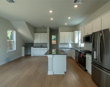 2705 Wilson St - Photo Thumbnail 13