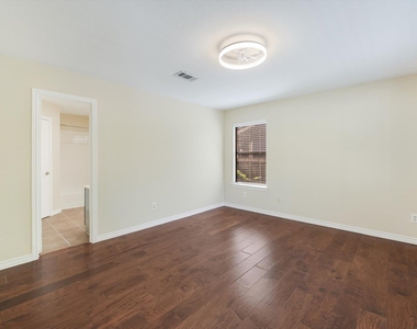 6808 Luckenbach Ln - Photo Thumbnail 12