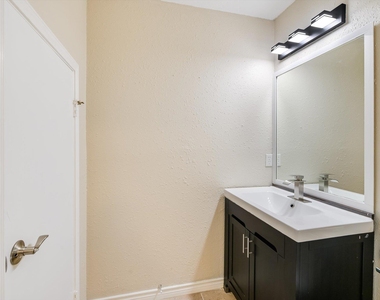 6808 Luckenbach Ln - Photo Thumbnail 13