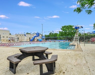 6808 Luckenbach Ln - Photo Thumbnail 26