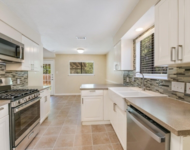 6808 Luckenbach Ln - Photo Thumbnail 9