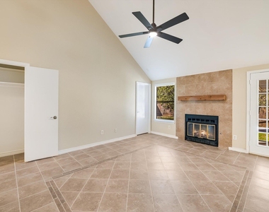 6808 Luckenbach Ln - Photo Thumbnail 5