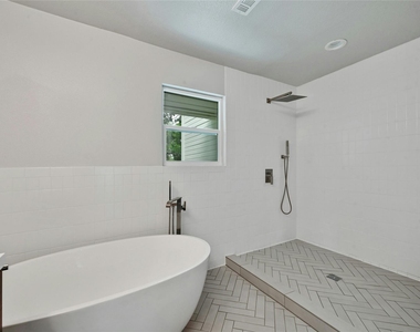 1305 Kenwood Ave - Photo Thumbnail 20