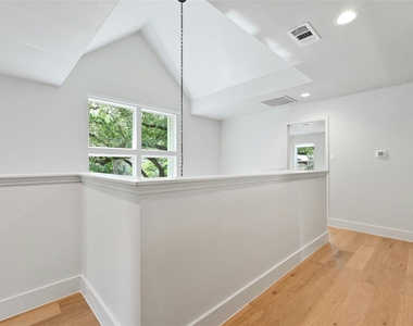 1305 Kenwood Ave - Photo Thumbnail 15