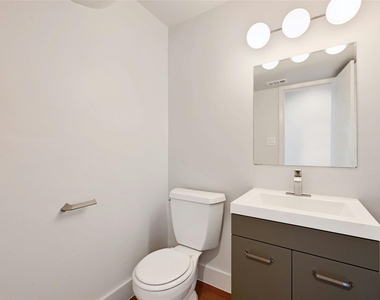 1305 Kenwood Ave - Photo Thumbnail 14