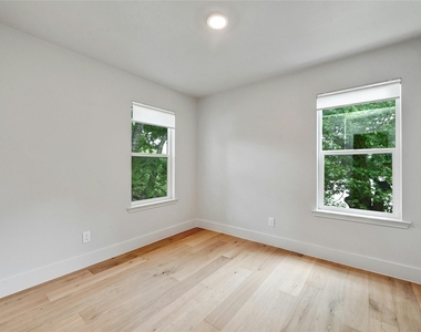 1305 Kenwood Ave - Photo Thumbnail 23