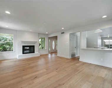 1305 Kenwood Ave - Photo Thumbnail 6