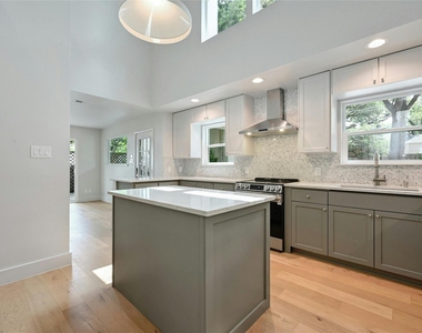1305 Kenwood Ave - Photo Thumbnail 7
