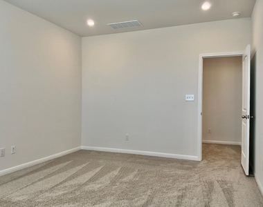2208 Cornfield Dr - Photo Thumbnail 9
