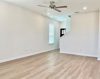 2208 Cornfield Dr - Photo Thumbnail 3