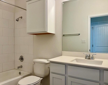 2208 Cornfield Dr - Photo Thumbnail 13
