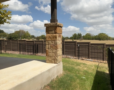 2208 Cornfield Dr - Photo Thumbnail 16